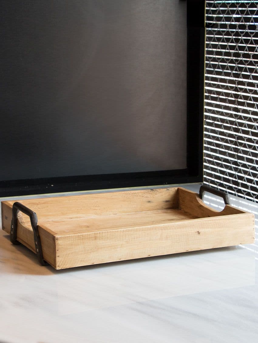 BANDEJA DE MADERA RECTA MANIJAS DE HIERRO 45X30