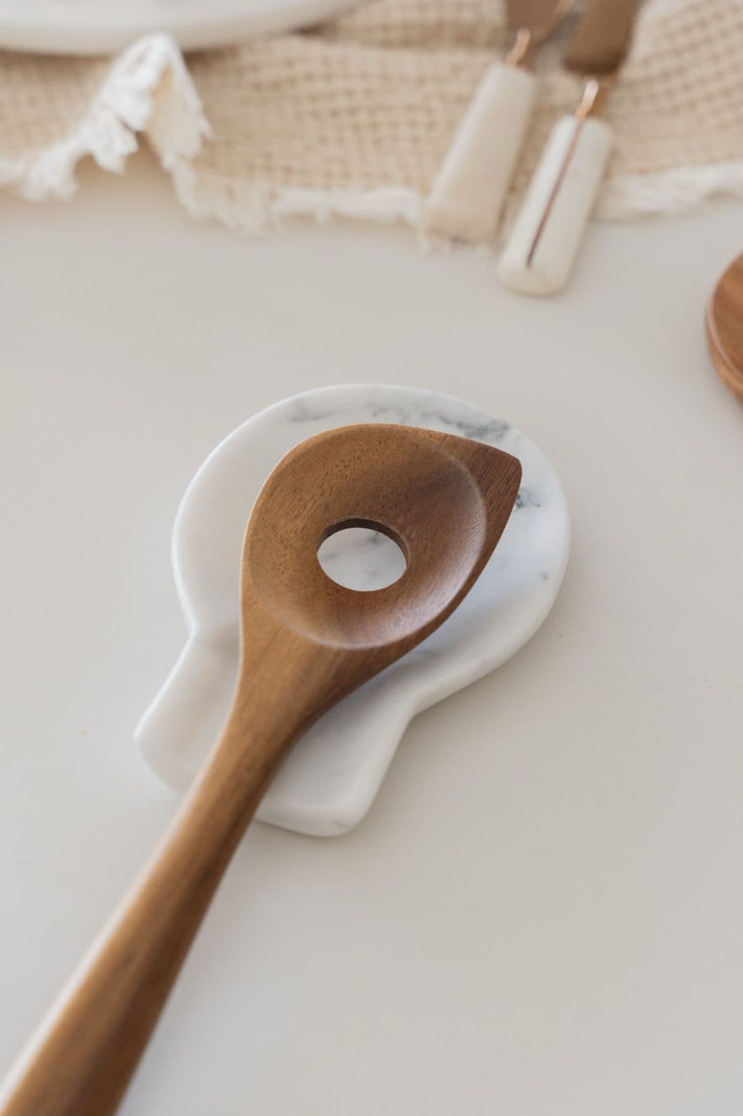 1774625840346-POSA_CUCHARA_ARLO_MARBLE_WHITE_NEW_BAI_1