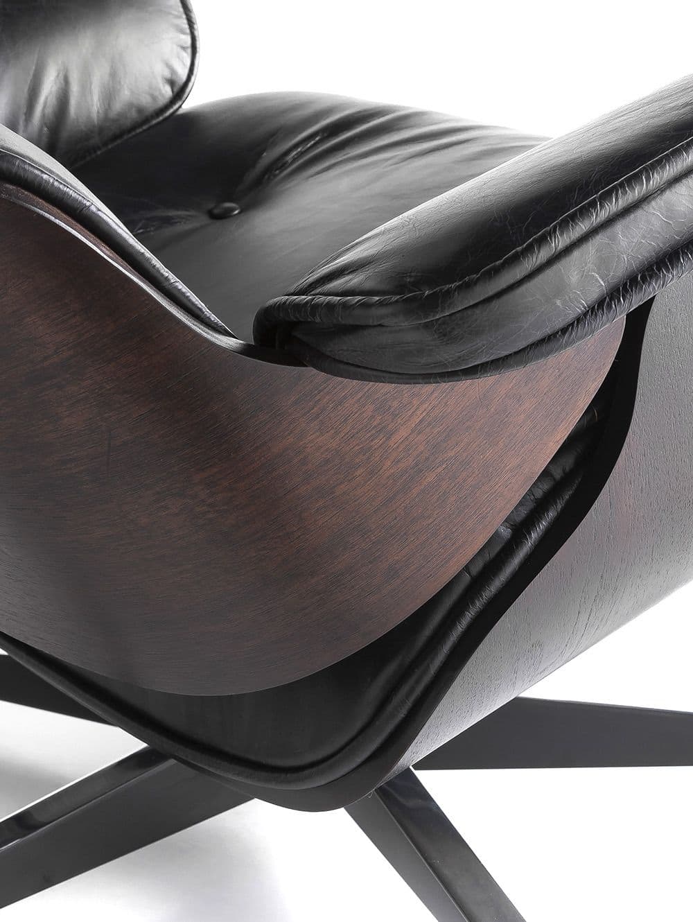 SILLON Y OTOMANA EAMES CUERO BLACK